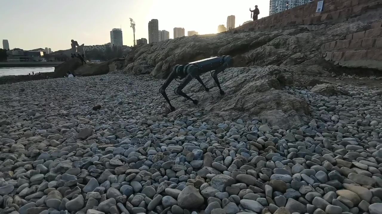 穩(wěn)定通過碎石路面