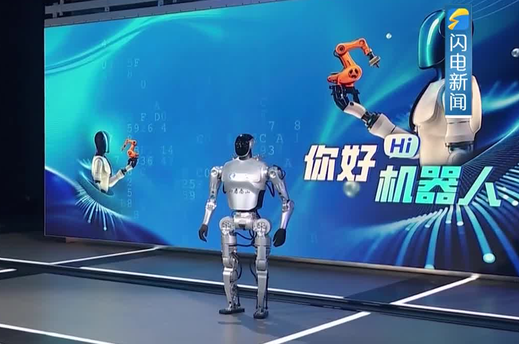 【閃電新聞】“行者泰山”首次主持節(jié)目 現場給搭檔秀才藝